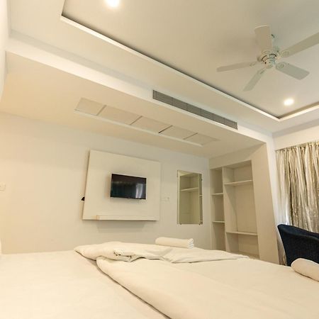 The Grand Monarch Hotel, 우자인 외부 사진