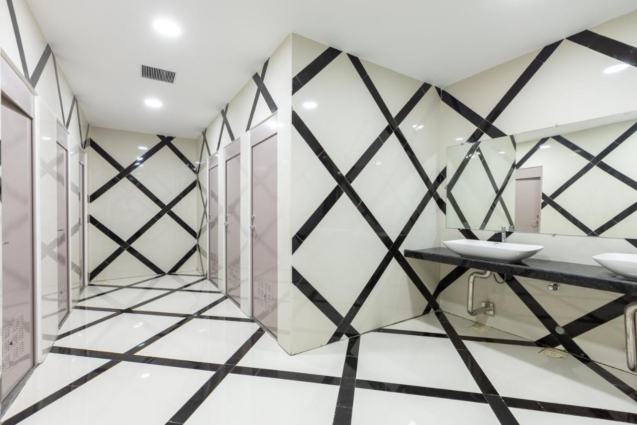 The Grand Monarch Hotel, 우자인 외부 사진
