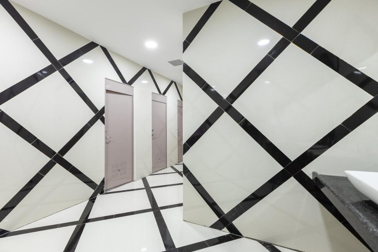 The Grand Monarch Hotel, 우자인 외부 사진