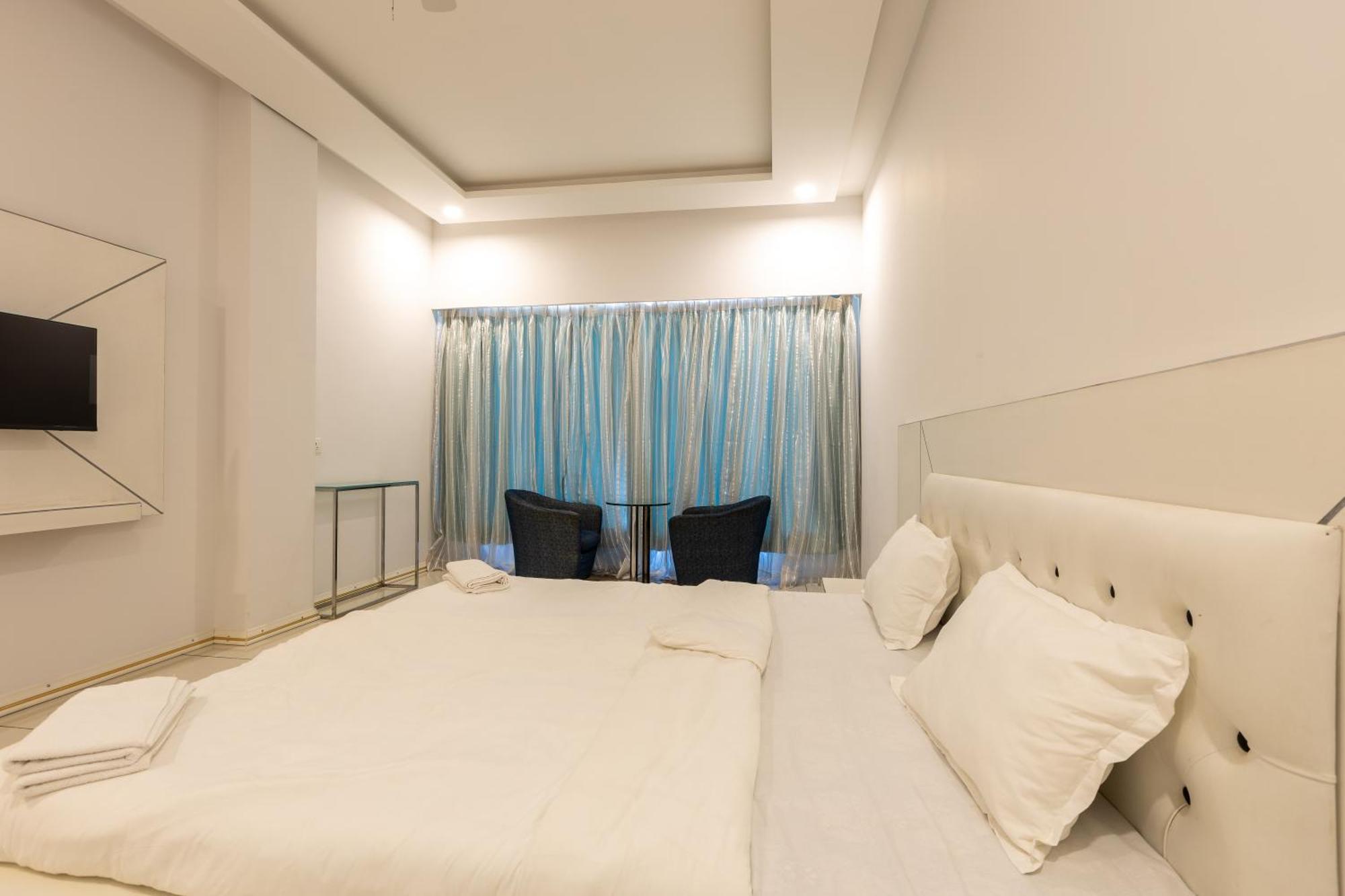 The Grand Monarch Hotel, 우자인 외부 사진